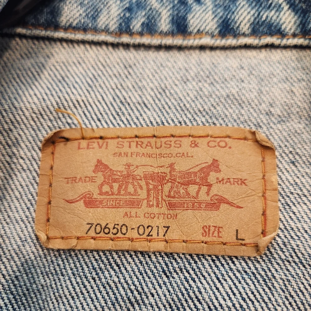 Levi's Vintage Men's Denim Jacket - Picture 7 of 7